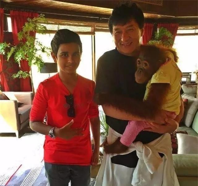 迪拜的这个土豪只有15岁, 名人都上门拜访他