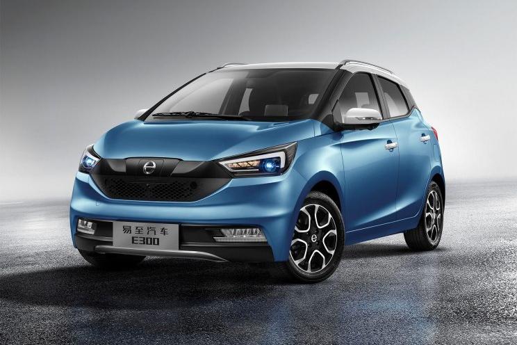 年轻又运动的江铃易至E300内饰官图来啦！