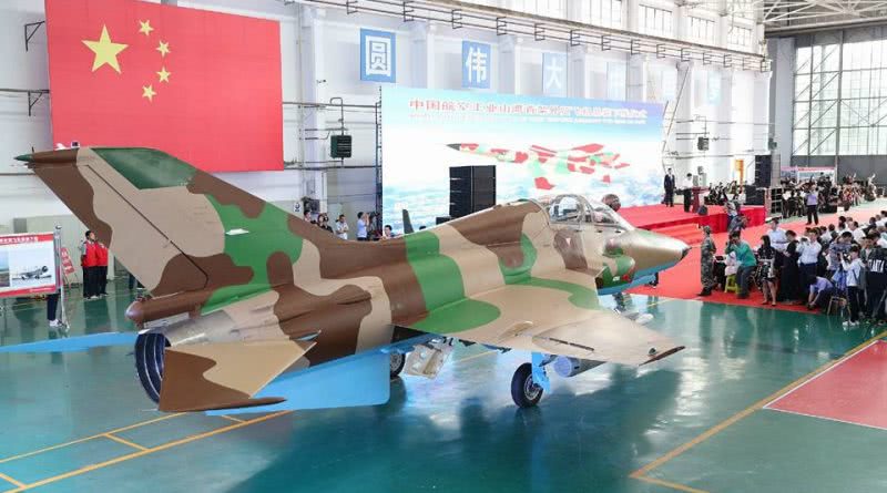 这国喜提中国双座歼7魔改战机,米高扬棺材板已