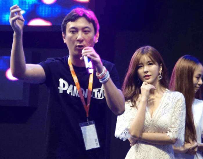 王思聪30亿卖掉熊猫直播, 网友调侃: 这是玩逆