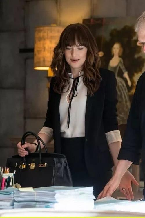 张雨绮的包我买不起,鞋也就看看,可还是关注了