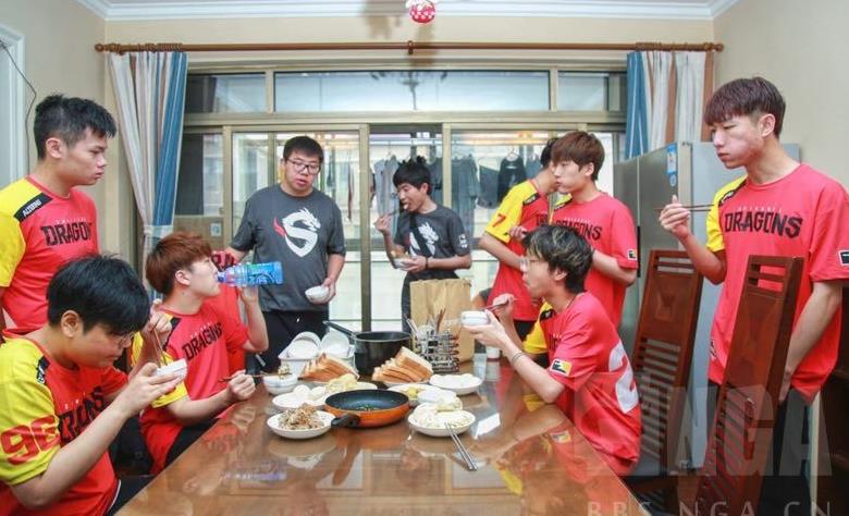 ChinaJoy:上海龙之队CJ之行,陈昭宇是不是胖了