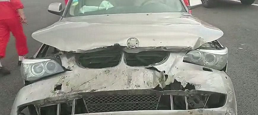 男子开43万宝马5系高速行车,还在雨天,结果监控拍下最后一幕!