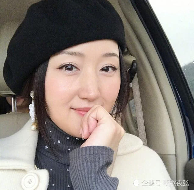 47岁杨钰莹近照，曾经红极一时现被人看不起，今还在期待甜蜜爱情