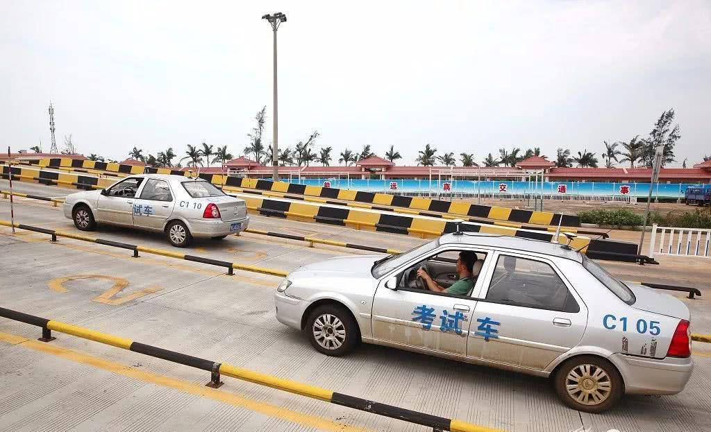 驾校一点通科目一 驾考学车科目二保险