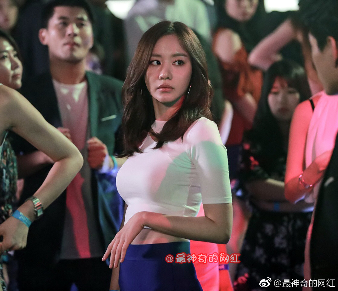 金雅中(金亚中)，身高168cm，体重48kg，毕业于