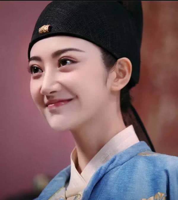 迪丽热巴双眼皮像割出来的?网友:天生眼皮宽的