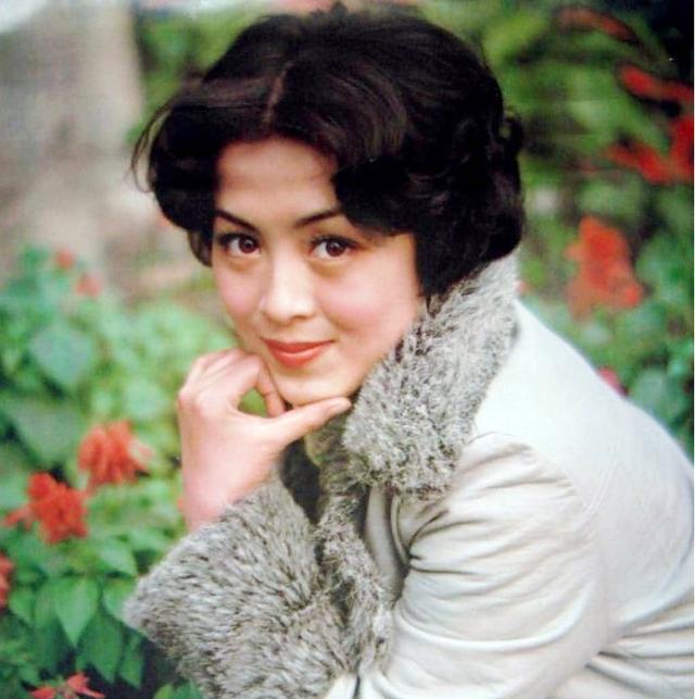 陈肖依:80年代大美女 两度离婚惨遭家暴 三婚嫁影迷 如今很富有