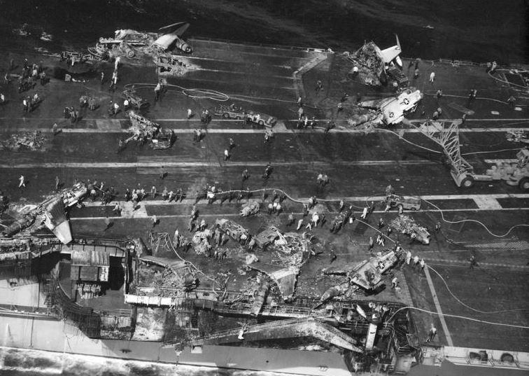 这艘美军核动力航母遭受十八枚炸弹爆炸, 却最