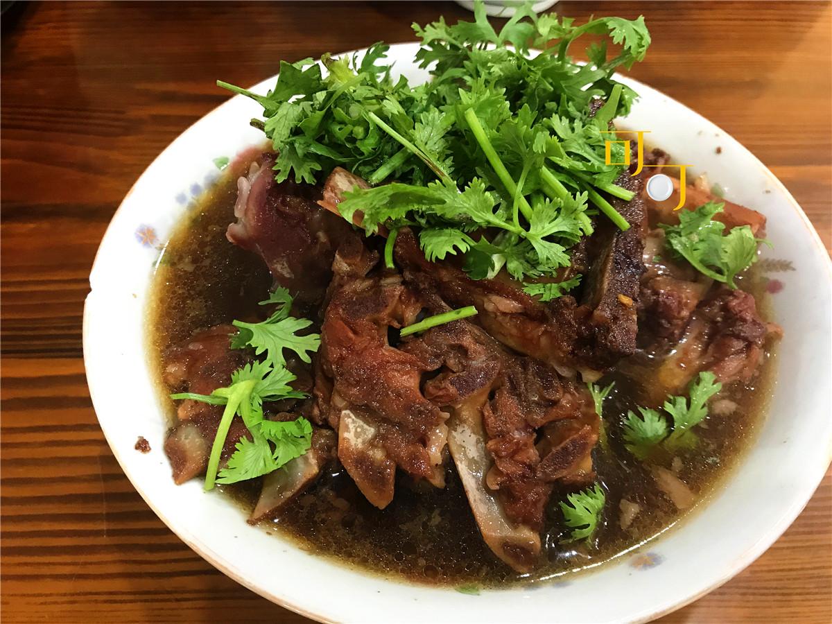 绍兴新昌县慕名寻美食，特色小吃羊骨头汤和豆腐生煎包，名不虚传