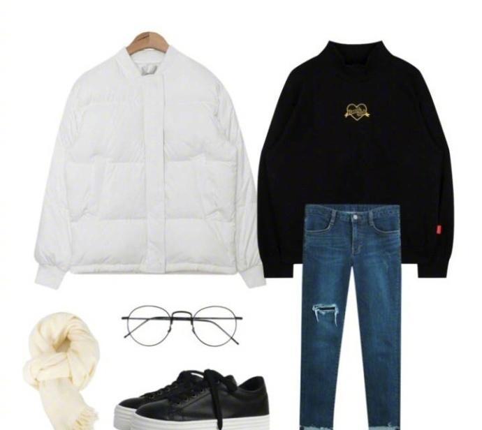 白色短款棉服搭配