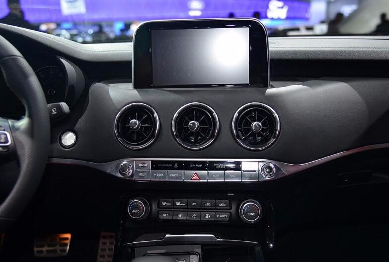 外观可与奥迪A5相媲美,265匹的马力诠释它的