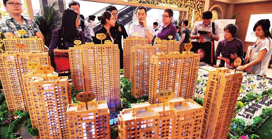 手里有50万,应该立刻买房,还是等房子降价后买