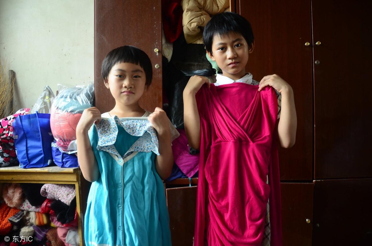 父亲和爷爷奶奶相继离世8岁女孩想母亲就看照