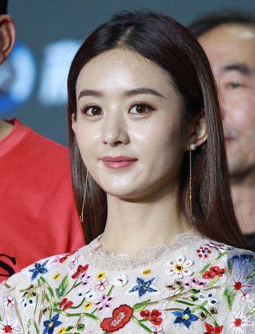 赵丽颖也离不开美颜, 高清聚光下脸上痘痘太明显