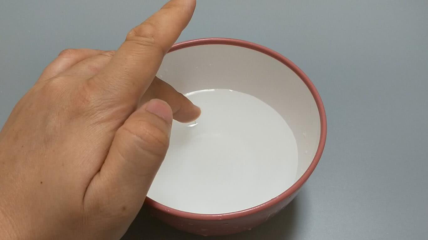手指扎了根刺怎么办?教你两个方法轻松搞定,试