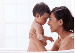 妈妈洗澡从不注意, 5岁儿子被退学, 老师: 找你妈妈去