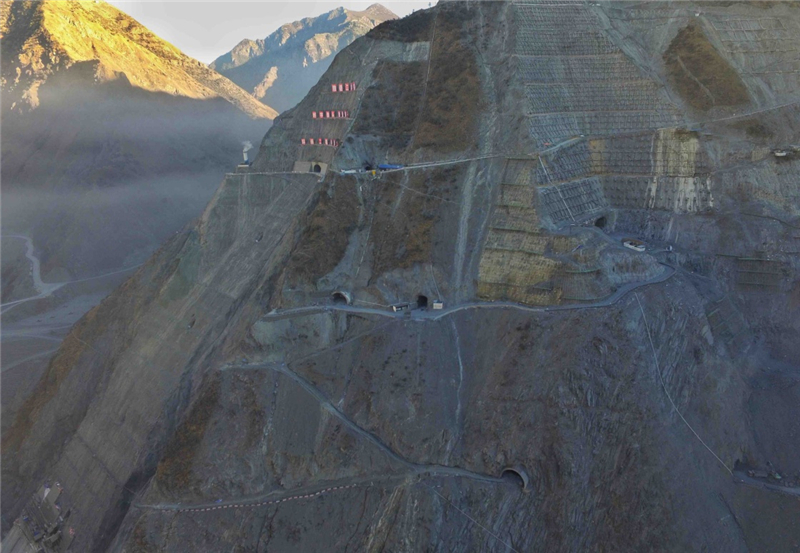 中国建最高水利大坝,超越三峡成世界之最!发电