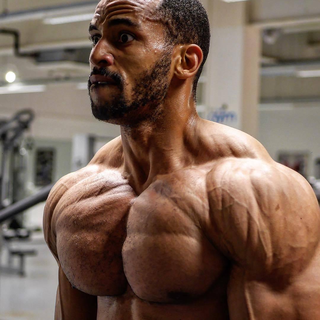 看似简单的上斜杠铃卧推，但你真的能正确的做好吗?