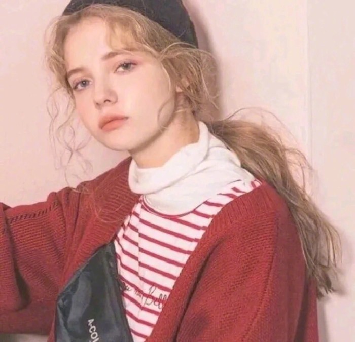 这世界上最不缺的就是随处可见的漂亮妞 随处可见的有钱人 和随处