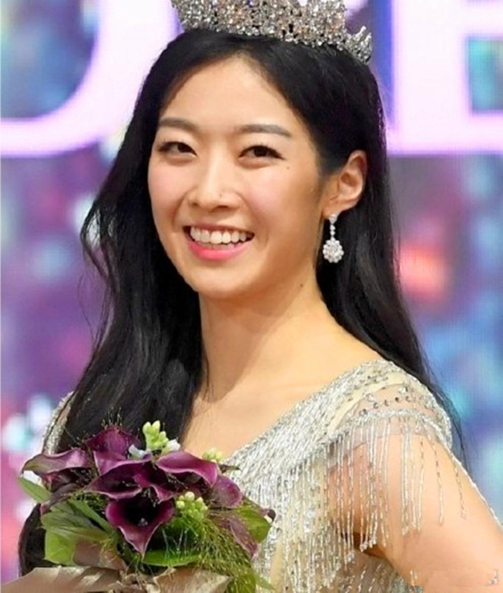 c位出道的2018韩国小姐金秀敏,霸气背景墙后有多少的