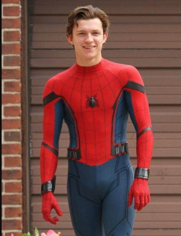 奇异博士已读完复联3剧本,荷兰弟和空气对打,