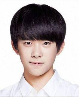 明星证件照:tfboys清秀,华晨宇陈学冬区别太大,鹿晗吴亦凡吓人