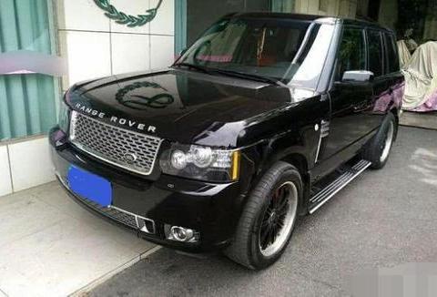 路边偶遇三百万的路虎揽胜，打开后备箱才知道车主有多土豪！