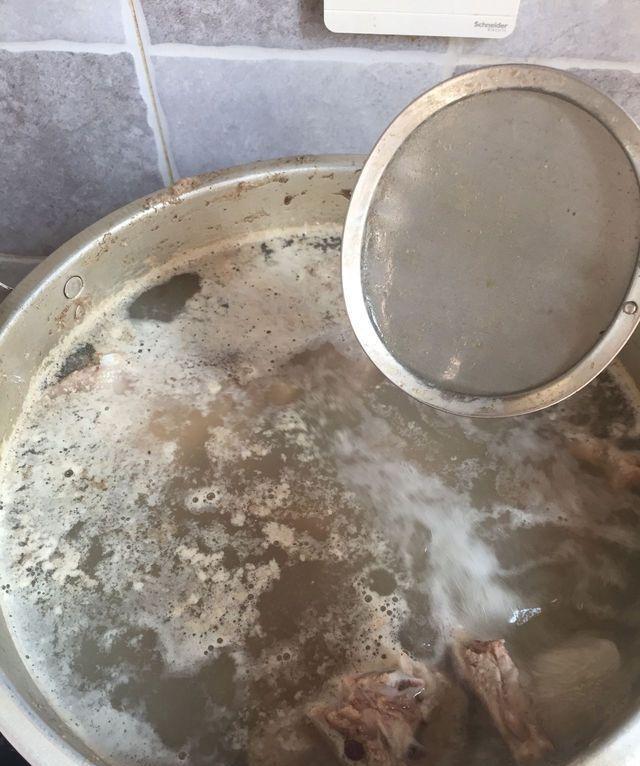 红汤羊蝎子这样的做法你吃过?来学一下吧!癌症病人吃牛尾骨图片