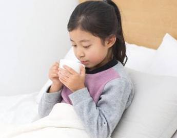 广西4岁女童连续两天高烧不退,去医院检查,医
