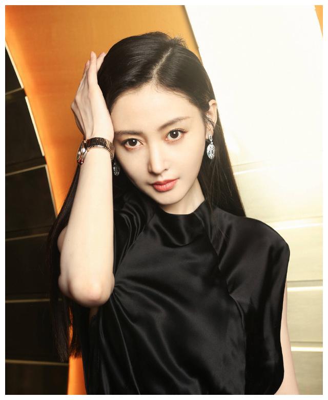 杨洋有女友了颖儿微博祝杨洋早日结婚,网友喊