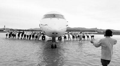 下雨天乘飞机不想滞留机场 原来这些公式可算