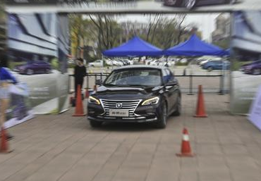 深度对比试驾：国产长安睿骋CC完胜日韩家轿