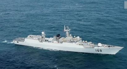 海军052b型驱逐舰进坞引发联想,中华神盾,为你喝彩