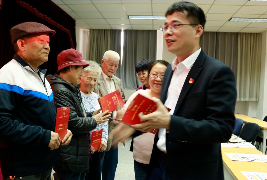 潘南社区&东方博大联合举行社区志愿服务工作