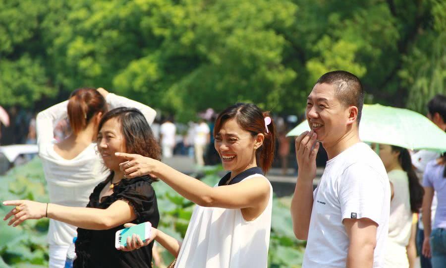 中国游客去日本,免税店中看到香烟的价格,直呼