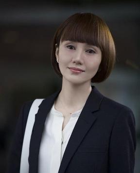 网友说袁泉差点丑出了天际, 你怎么看?