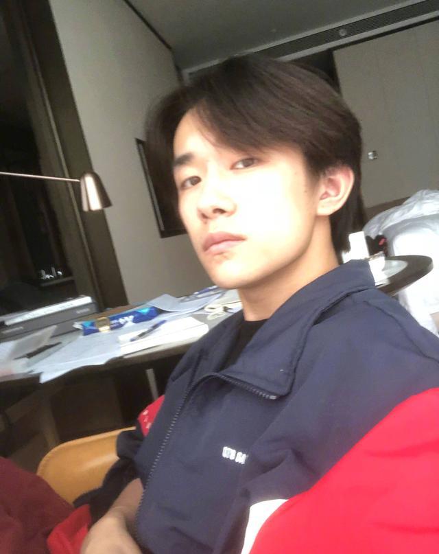 易烊千玺大学图片