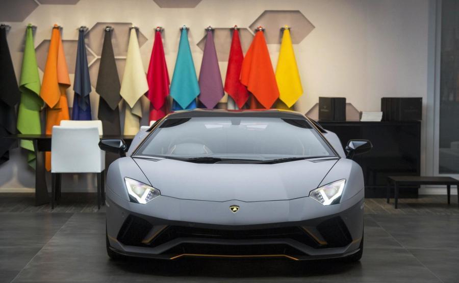 世界上最帅的五辆兰博基尼, 第三辆浑身发光, 最后一辆指挥飞机!