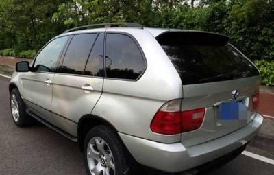 朋友5万块买了辆宝马X5请大伙吃饭, 看到座驾后笑笑就不说话了