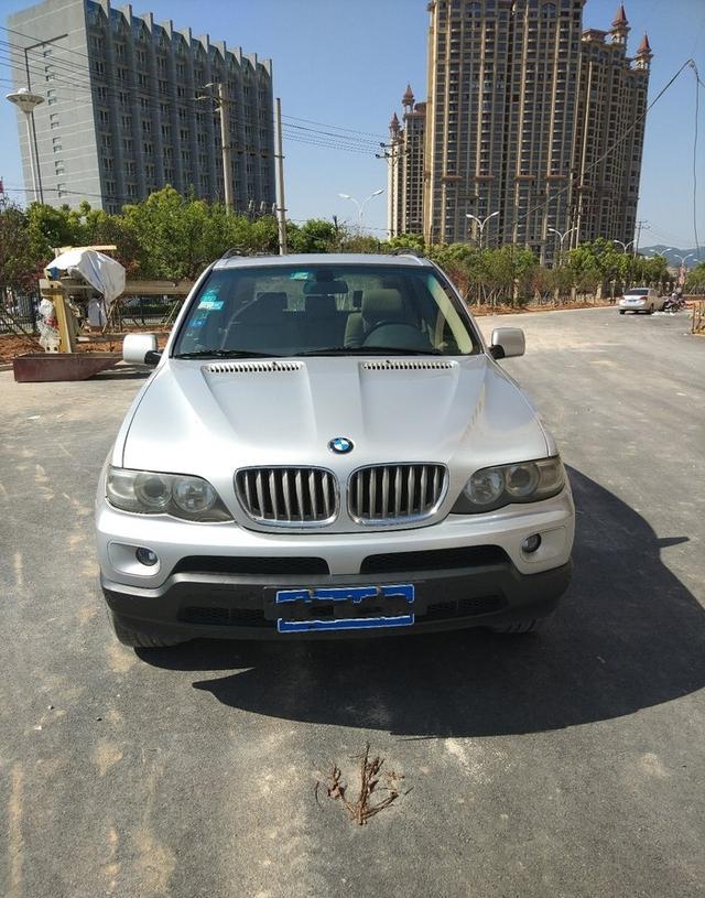 买了辆30多万公里的老宝马X5，车主：油耗高的让人上火