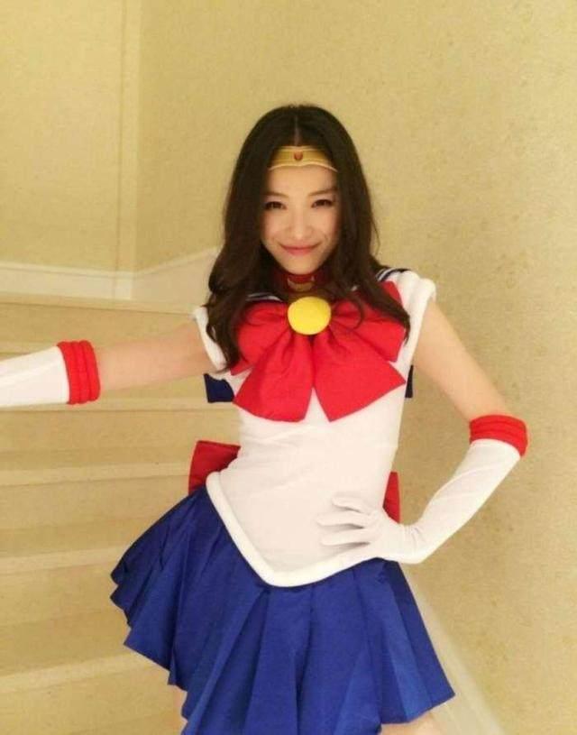 明星也喜欢玩cosplay,赵丽颖惊艳,鹿晗神还原,