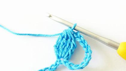 各种钩编图案、毯子、桌垫、胸针、花边带,每