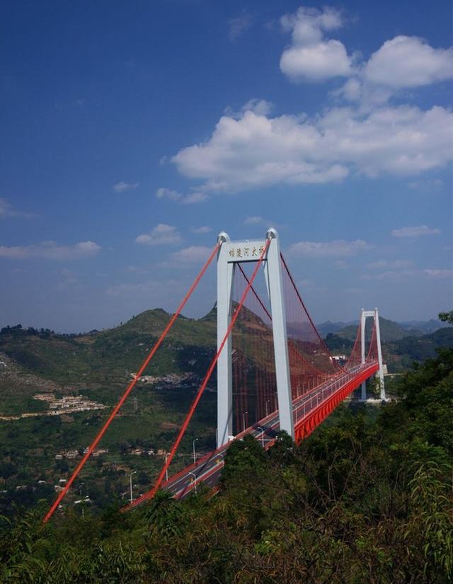 世界上已建成的最高的5座桥梁全在中国,这也跟中国这么丰富的地理特征