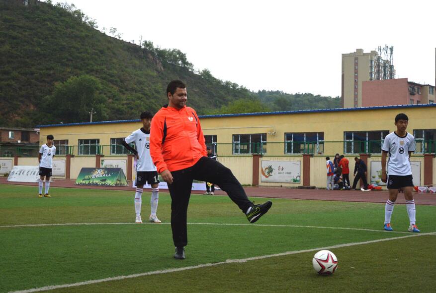 热烈祝贺船营区中小学生胜瑞斯杯校园足球比