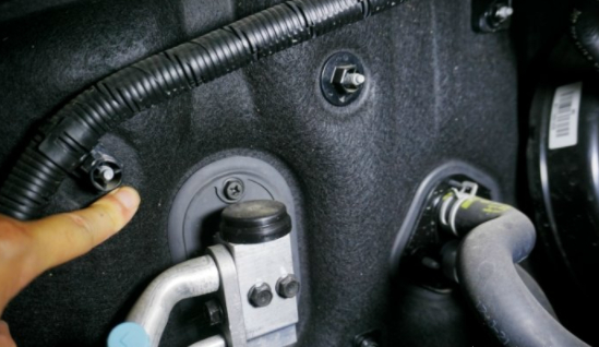 为可靠的接地效果,新款福瑞迪,使用拇指宽的铜