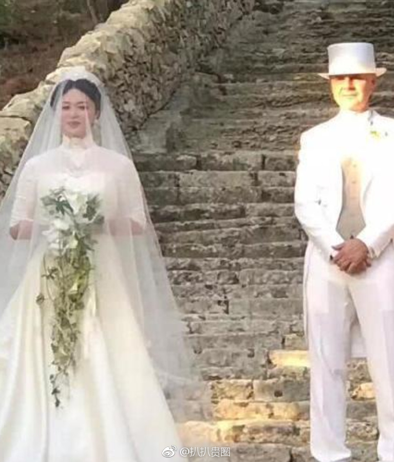金星与德国老公汉斯与意大利复婚,她身披洁白