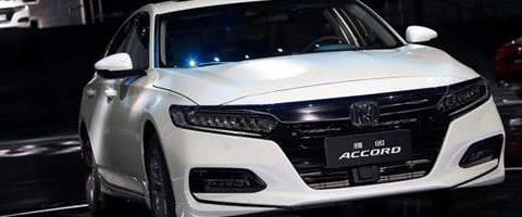 自动挡汽车驾驶小技巧，自动挡超车，这么超才过瘾！