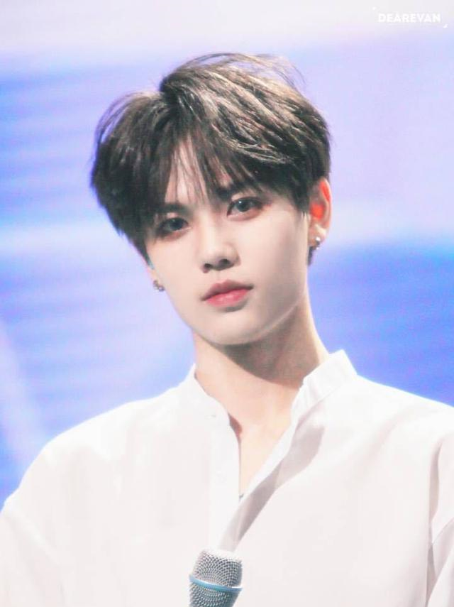 百分九穿白衣,范丞丞大浓妆,林彦俊漫画男主