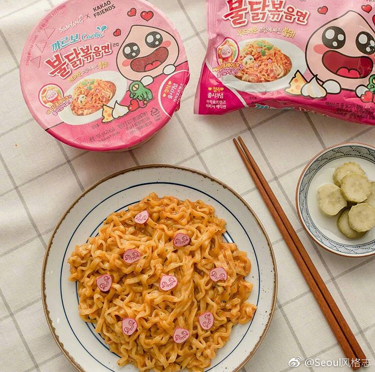 三养奶油火鸡面和屁桃君推出了合作款,粉粉嫩